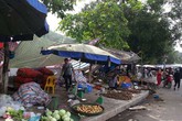 Chợ cóc, hàng quán bủa vây Thành cổ Sơn Tây Chợ cóc, hàng quán bủa vây Thành cổ Sơn Tây