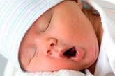 Trị chứng mồ hôi trộm ở trẻ Trị chứng mồ hôi trộm ở trẻ