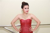 Lưu Thiên Hương ngượng vì lần đầu dám 'hở' Lưu Thiên Hương ngượng vì lần đầu dám 'hở'