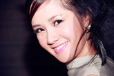 Hồng Nhung: Đồng nghiệp sợ tôi bị ném đá Hồng Nhung: Đồng nghiệp sợ tôi bị ném đá