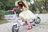 Giới trẻ đua nhau sắm xe đạp điện thời trang đi học Giới trẻ đua nhau sắm xe đạp điện thời trang đi học