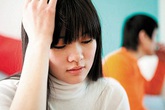 Choáng váng vì phát hiện cả hộp “áo mưa” trong túi vợ Choáng váng vì phát hiện cả hộp “áo mưa” trong túi vợ