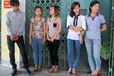 Thiếu nữ bị cắt tóc, cạo sạch lông mày, đánh đập tàn nhẫn Thiếu nữ bị cắt tóc, cạo sạch lông mày, đánh đập tàn nhẫn