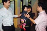 Cha cùng người tình bắt cóc con trai khỏi vòng tay mẹ Cha cùng người tình bắt cóc con trai khỏi vòng tay mẹ