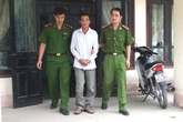 Nghi bạn gái yêu người khác, dùng dao quắm cắm vào đầu Nghi bạn gái yêu người khác, dùng dao quắm cắm vào đầu