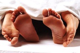 U40 đang "quan hệ" với thiếu nữ 20 thì bị bố nạn nhân phát hiện U40 đang "quan hệ" với thiếu nữ 20 thì bị bố nạn nhân phát hiện