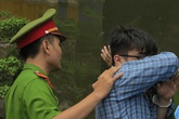 Kinh sợ "yêu râu xanh" hiếp cháu, làm dì có thai Kinh sợ "yêu râu xanh" hiếp cháu, làm dì có thai