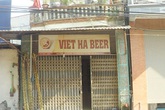 Lấn vỉa hè, chủ hàng thịt chó còn hất cả xô mắm tôm vào công an Lấn vỉa hè, chủ hàng thịt chó còn hất cả xô mắm tôm vào công an