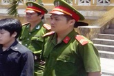 Ám ảnh vì "phim đen", thiếu niên 14 tuổi 2 lần hiếp dâm bé gái Ám ảnh vì "phim đen", thiếu niên 14 tuổi 2 lần hiếp dâm bé gái