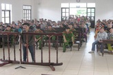 Nhắn tin rủ người đàn ông khác đi chơi khi đang ngủ cạnh chồng Nhắn tin rủ người đàn ông khác đi chơi khi đang ngủ cạnh chồng