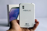 Nexus 4 màu trắng về Việt Nam giá 9,8 triệu đồng Nexus 4 màu trắng về Việt Nam giá 9,8 triệu đồng