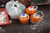Bà nội trợ kinh hãi vì gia vị bị làm giả, trộn chất bẩn Bà nội trợ kinh hãi vì gia vị bị làm giả, trộn chất bẩn