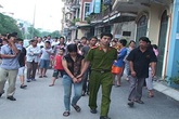 Cô gái “bay” qua nóc nhà như “người nhện” để trộm cắp Cô gái “bay” qua nóc nhà như “người nhện” để trộm cắp