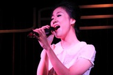 Văn Mai Hương khóc thương Wanbi Tuấn Anh trên sân khấu Văn Mai Hương khóc thương Wanbi Tuấn Anh trên sân khấu