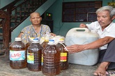 Sản xuất dầu ăn bằng đậu phộng trộn… lốp xe! Sản xuất dầu ăn bằng đậu phộng trộn… lốp xe!