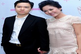 Văn Mai Hương nắm chặt tay Lê Hiếu trước đám đông Văn Mai Hương nắm chặt tay Lê Hiếu trước đám đông
