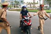 Chuyện lạ - “Cấm” công dân và nhà báo ghi hình CSGT làm nhiệm vụ? Chuyện lạ - “Cấm” công dân và nhà báo ghi hình CSGT làm nhiệm vụ?