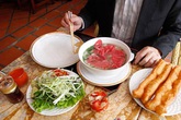 Những thú xài sang gây 'choáng' báo Tây của người Việt Những thú xài sang gây 'choáng' báo Tây của người Việt