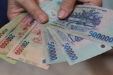 Hết thời hoàng kim, nhân viên ngân hàng đi bán mỹ phẩm, dạy thêm ban đêm Hết thời hoàng kim, nhân viên ngân hàng đi bán mỹ phẩm, dạy thêm ban đêm