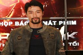 Johnny Trí Nguyễn gây bất ngờ với ngoại hình 'xồm xoàm' Johnny Trí Nguyễn gây bất ngờ với ngoại hình 'xồm xoàm'
