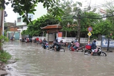 Dịch vụ 'cõng' xe hốt bạc triệu ngày đường ngập Dịch vụ 'cõng' xe hốt bạc triệu ngày đường ngập