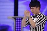 Quân Kun khiến giám khảo Idol hoảng sợ vì màn quỳ van xin Quân Kun khiến giám khảo Idol hoảng sợ vì màn quỳ van xin
