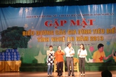 Tôn vinh những gia đình sinh con một bề là gái Tôn vinh những gia đình sinh con một bề là gái
