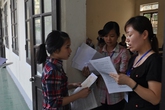Đội nắng nóng làm thủ tục thi đại học tại Vinh Đội nắng nóng làm thủ tục thi đại học tại Vinh