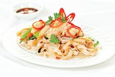 Bánh đa xào thịt gà chua ngọt Bánh đa xào thịt gà chua ngọt