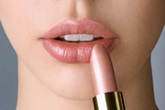Hai cách đơn giản để giữ son môi lâu phai Hai cách đơn giản để giữ son môi lâu phai