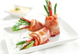 Cá hồi cuộn măng tây Cá hồi cuộn măng tây