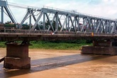Chở vợ lên cầu rồi ném xuống sông Đuống Chở vợ lên cầu rồi ném xuống sông Đuống