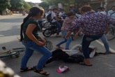 Bị đánh hội đồng, nữ sinh đâm rách mắt bạn Bị đánh hội đồng, nữ sinh đâm rách mắt bạn