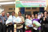 Báo GĐ&XH trao nhà tình nghĩa cho những hoàn cảnh khó khăn Báo GĐ&XH trao nhà tình nghĩa cho những hoàn cảnh khó khăn
