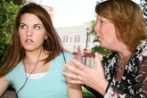 Vừa làm mẹ, vừa làm bạn với con gái Vừa làm mẹ, vừa làm bạn với con gái