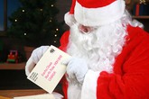 Những lá thư thấm đẫm yêu thương của trẻ gửi ông già Noel Những lá thư thấm đẫm yêu thương của trẻ gửi ông già Noel