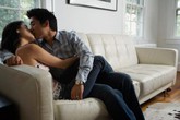 Chồng ngoại tình với em dâu Chồng ngoại tình với em dâu