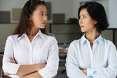 Vợ cũ của chồng dọa đưa điện thoại tôi lên web sex Vợ cũ của chồng dọa đưa điện thoại tôi lên web sex