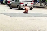 Bé trai 8 tuổi bị bố phạt cởi trần phơi người giữa trời nắng Bé trai 8 tuổi bị bố phạt cởi trần phơi người giữa trời nắng
