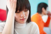 Lén chat với người cũ, chồng đòi ly hôn Lén chat với người cũ, chồng đòi ly hôn
