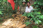 Thâm nhập vùng đất tử thần (1): Vào miền bom đạn như... khoai Thâm nhập vùng đất tử thần (1): Vào miền bom đạn như... khoai
