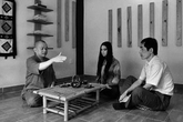 Chân dung cư sĩ thiền bên thiếu nữ khỏa thân Chân dung cư sĩ thiền bên thiếu nữ khỏa thân