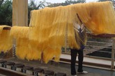 Miến tẩy trắng không độc bằng miến nhuộm Miến tẩy trắng không độc bằng miến nhuộm