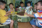 Vã mồ hôi trông trẻ nghỉ hè Vã mồ hôi trông trẻ nghỉ hè
