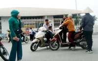 “Cò vé” tiết lộ cách vào sân Mỹ Đình xem trận Việt Nam - Malaysia mà không cần vé “Cò vé” tiết lộ cách vào sân Mỹ Đình xem trận Việt Nam - Malaysia mà không cần vé