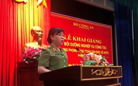 Người phụ nữ đầu tiên được thăng cấp hàm Trung tướng Công an là ai? Người phụ nữ đầu tiên được thăng cấp hàm Trung tướng Công an là ai?