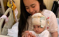 Bé sinh non bị não úng thủy trải qua 16 lần mổ vẫn chưa “thoát” bệnh viện Bé sinh non bị não úng thủy trải qua 16 lần mổ vẫn chưa “thoát” bệnh viện