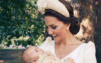 Hoàng gia Anh công bố ảnh lễ rửa tội của Hoàng tử Louis Hoàng gia Anh công bố ảnh lễ rửa tội của Hoàng tử Louis