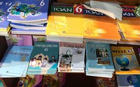 Tổng giám đốc NXB Giáo dục: 'Xuất bản sách giáo khoa lỗ 40 tỷ mỗi năm' Tổng giám đốc NXB Giáo dục: 'Xuất bản sách giáo khoa lỗ 40 tỷ mỗi năm'