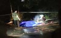 Kiểm tra người đàn ông nằm bất động cạnh xe máy phát hiện 1 người khác tử vong Kiểm tra người đàn ông nằm bất động cạnh xe máy phát hiện 1 người khác tử vong